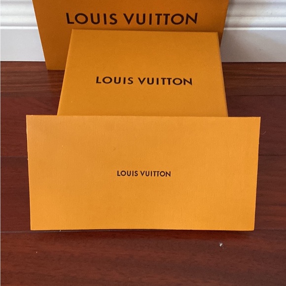 100/40 Louis Vuitton brown belt gold buckle. - Picture 3 of 5